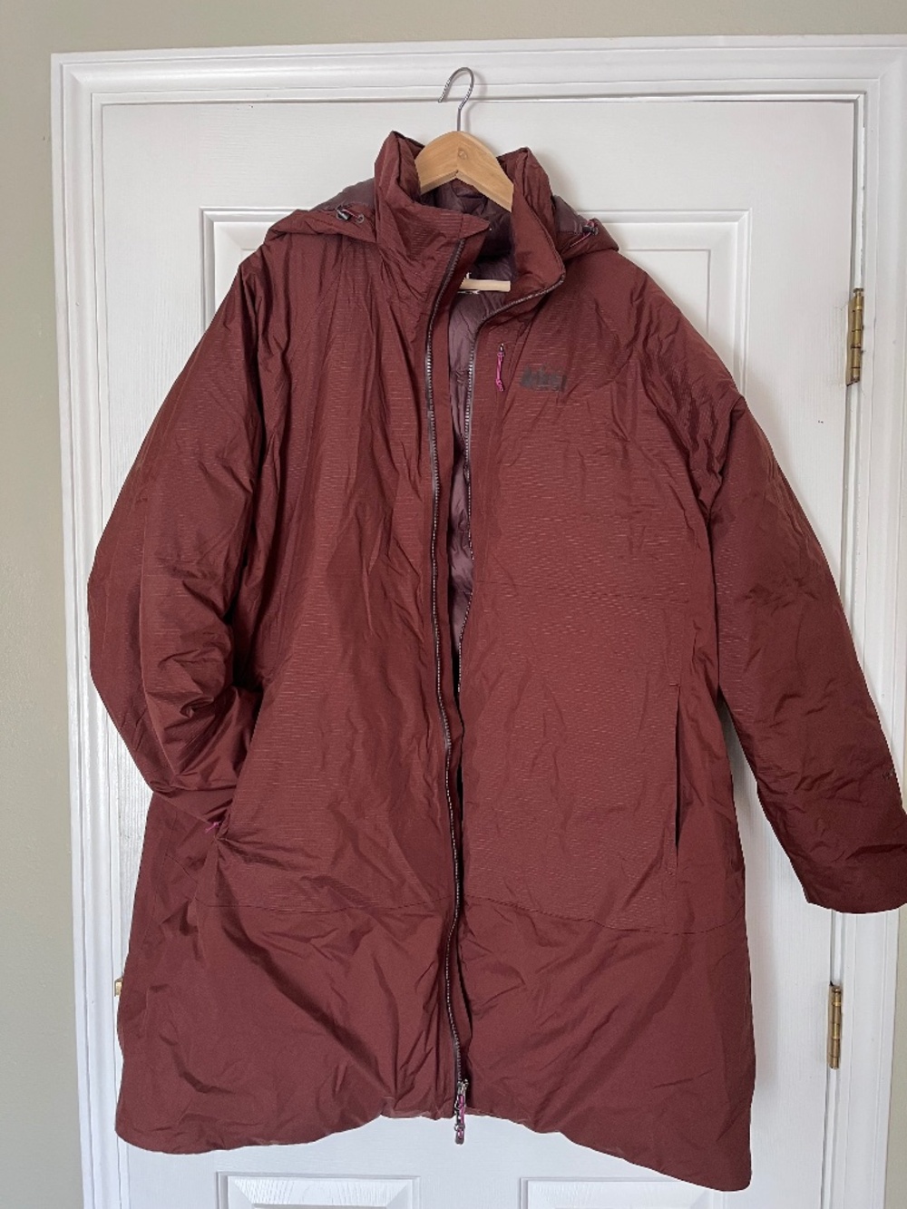 Women puffy waterproof down jacket